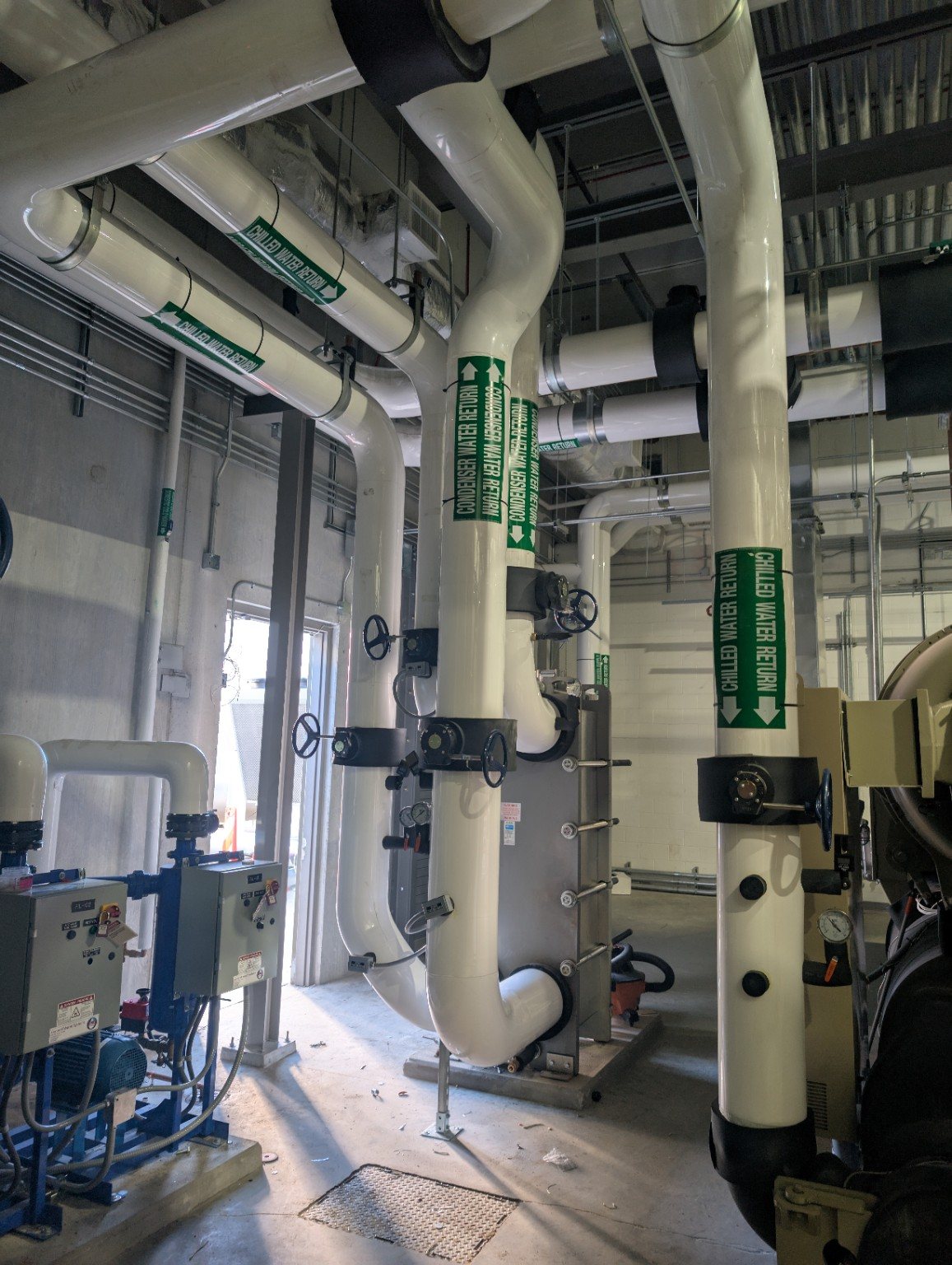 Vertical insulated piping installation